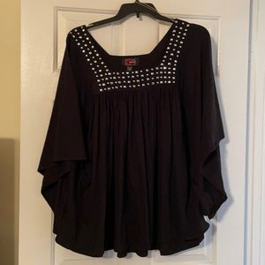 Cherry crave blouse. Sz 4x. Black w/silver beads